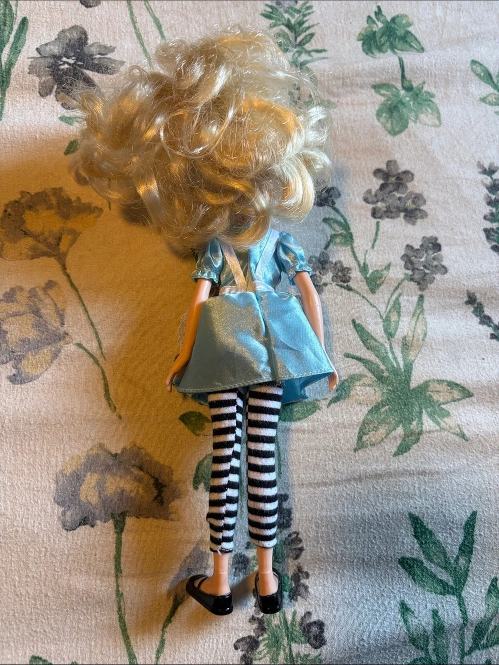 Rare 2010 MGA Moxie Girlz Alice in Wonderland Avery fashion doll.